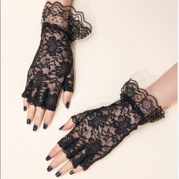 Unk Accessories - Black Lacey Glamorous Fingerless Gloves - Ruffled At Wrist Made From Polyester